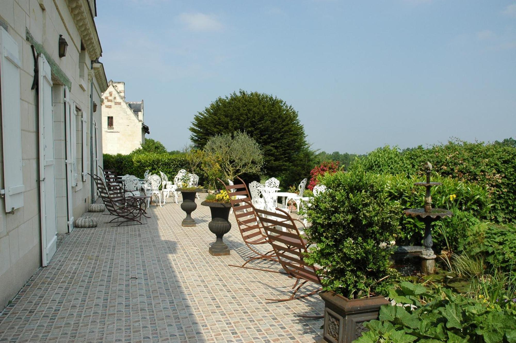 Logis Demeure De La Vignole Hotel Turquant Exterior photo